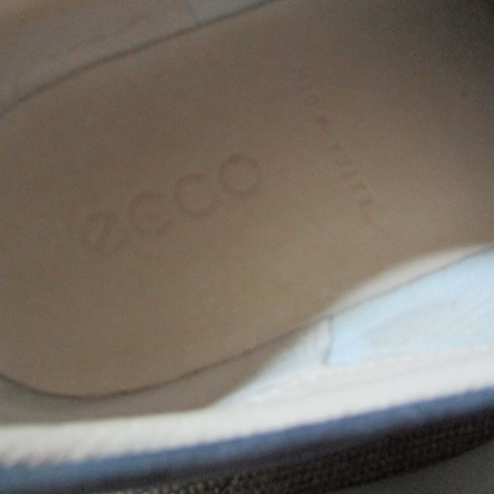 ECCO Nubuck Leather Sneaker EU 40/US 9 - Picture 9 of 13